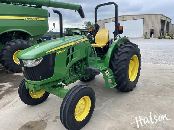 Image of John Deere 5065E equipment image 1
