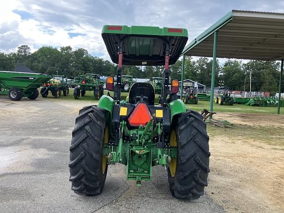 Image of John Deere 5065E equipment image 4