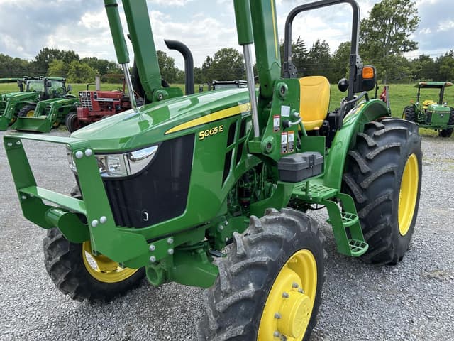 Image of John Deere 5065E equipment image 2