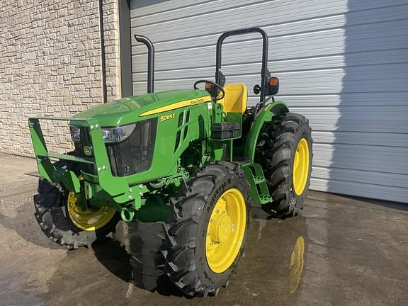 Image of John Deere 5065E equipment image 4