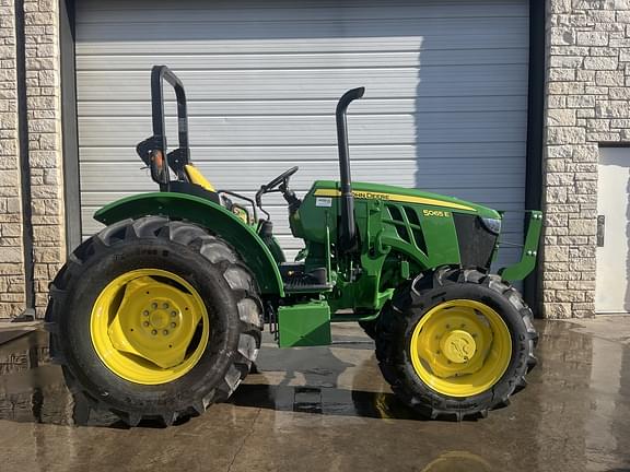 Image of John Deere 5065E equipment image 1