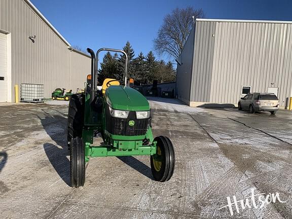 Image of John Deere 5065E equipment image 4