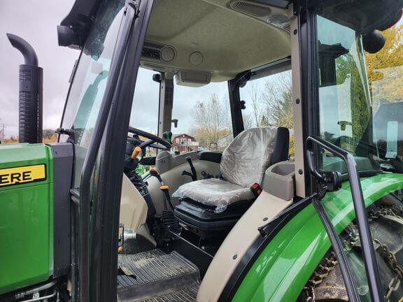 Image of John Deere 5065E equipment image 4