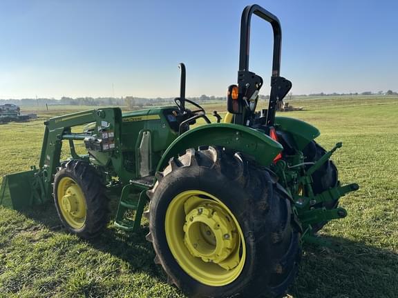 Image of John Deere 5065E equipment image 3