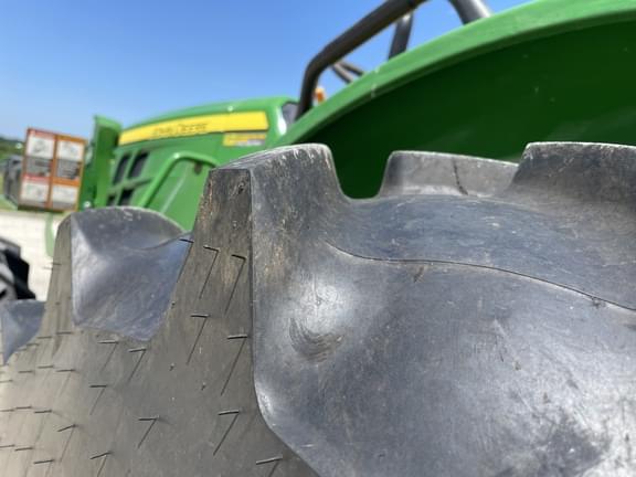 Image of John Deere 5065E equipment image 4