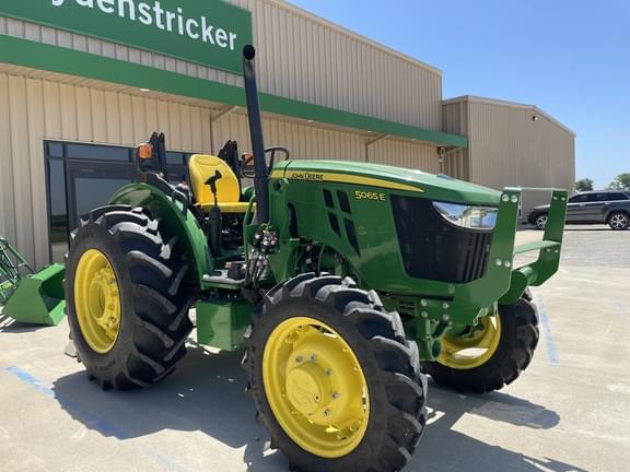 Image of John Deere 5065E equipment image 3