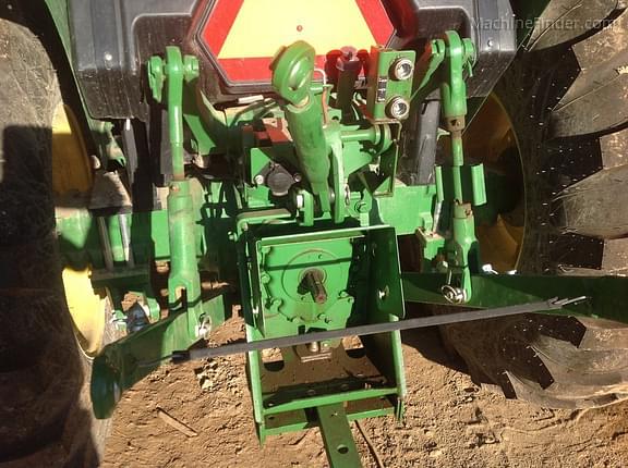 Image of John Deere 5065E equipment image 3