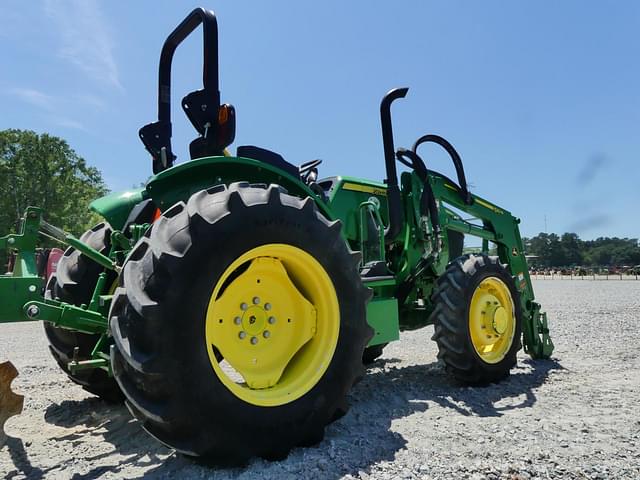 Image of John Deere 5065E equipment image 4