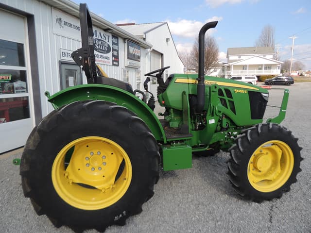 Image of John Deere 5065E equipment image 3