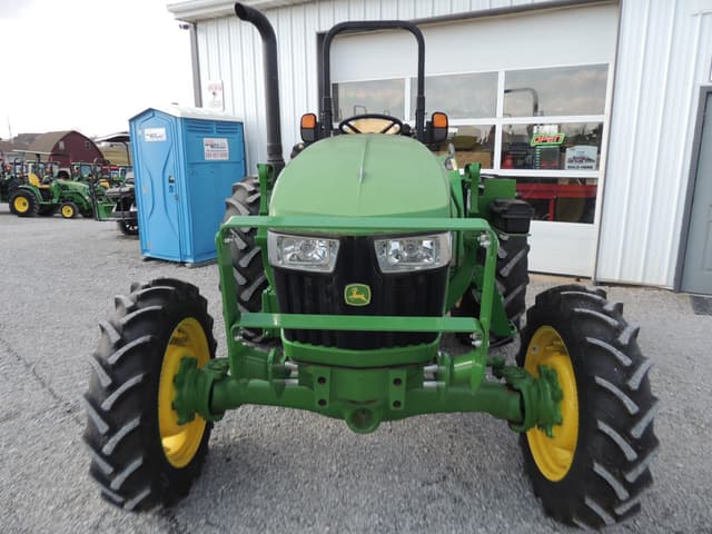 Image of John Deere 5065E equipment image 4