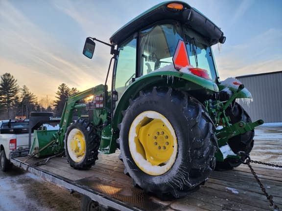 Image of John Deere 5065E equipment image 2