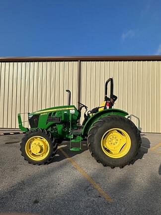 Image of John Deere 5065E equipment image 4