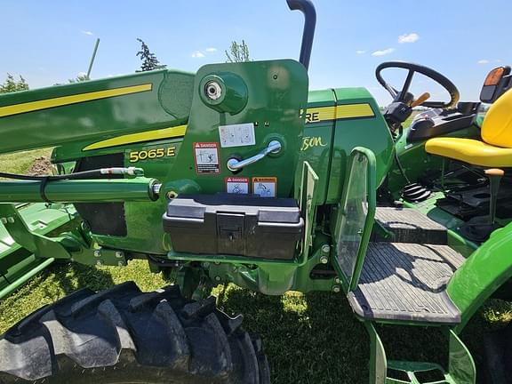 Image of John Deere 5065E equipment image 3