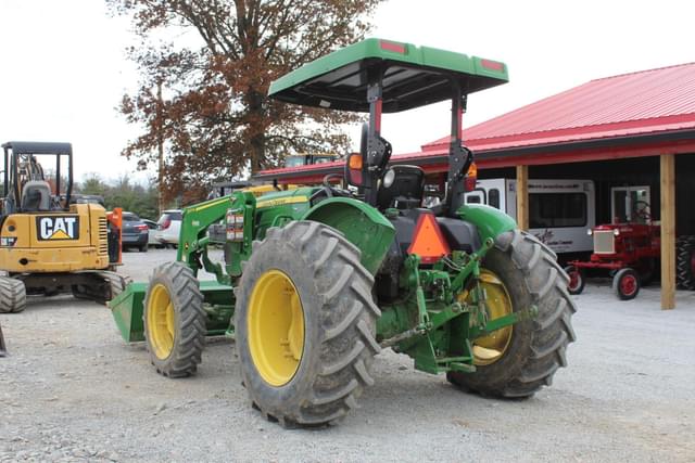 Image of John Deere 5065E equipment image 4
