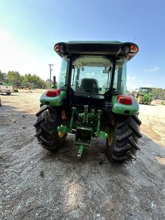 Image of John Deere 5065E equipment image 3