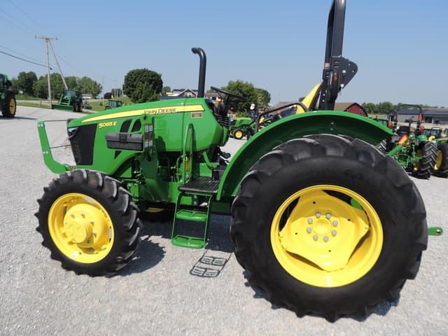 Image of John Deere 5065E equipment image 1