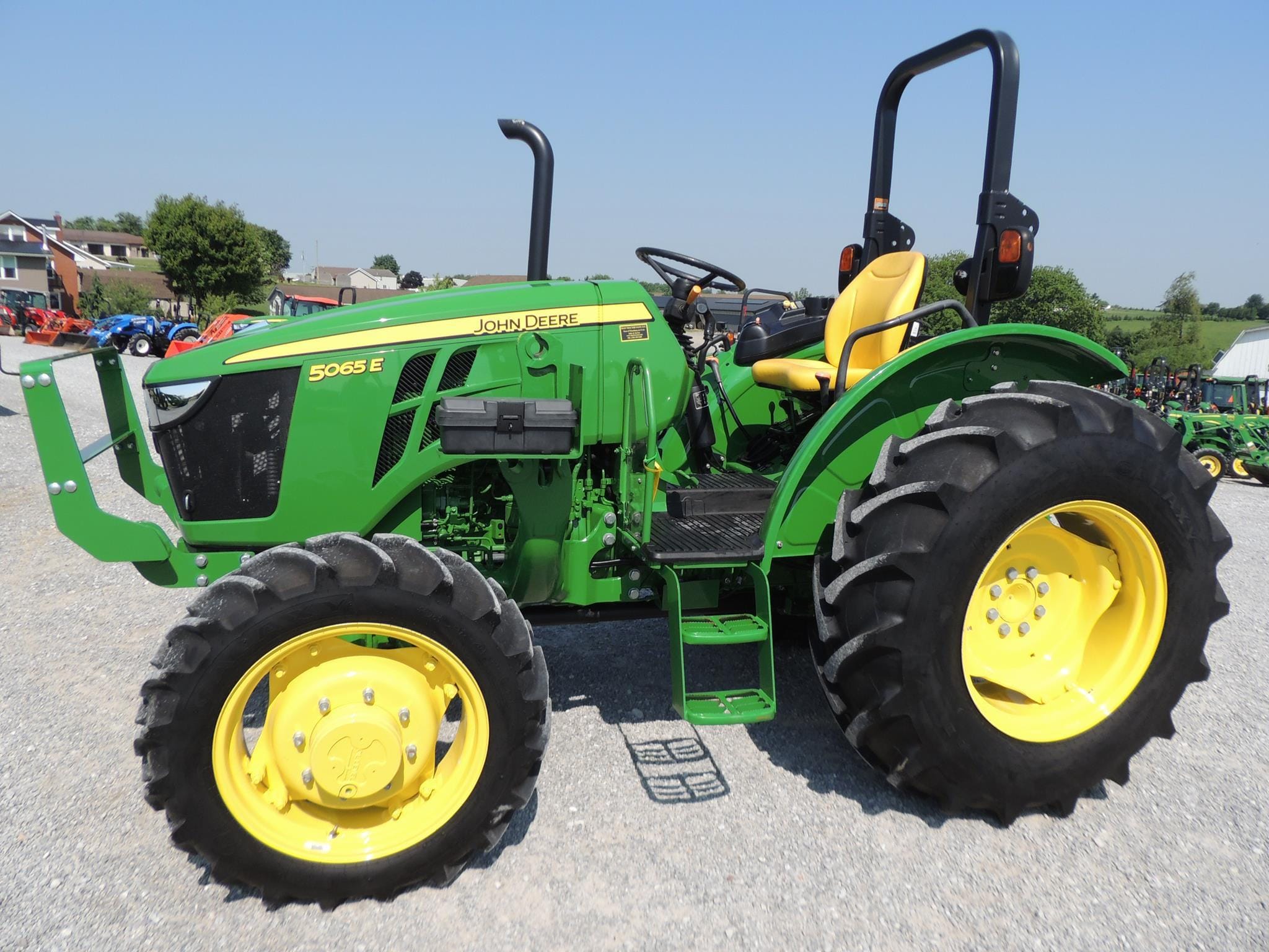 2022 John Deere 5065E Equipment Image0