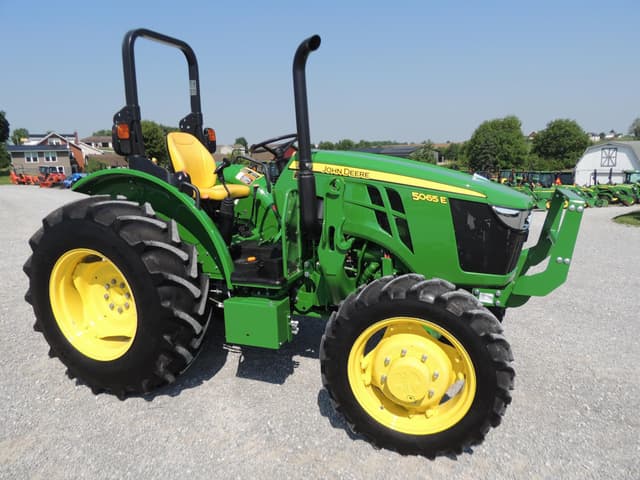 Image of John Deere 5065E equipment image 2