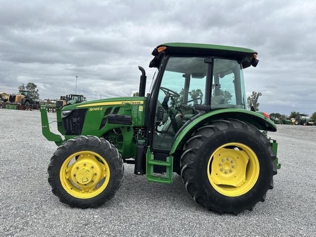 Image of John Deere 5065E equipment image 2