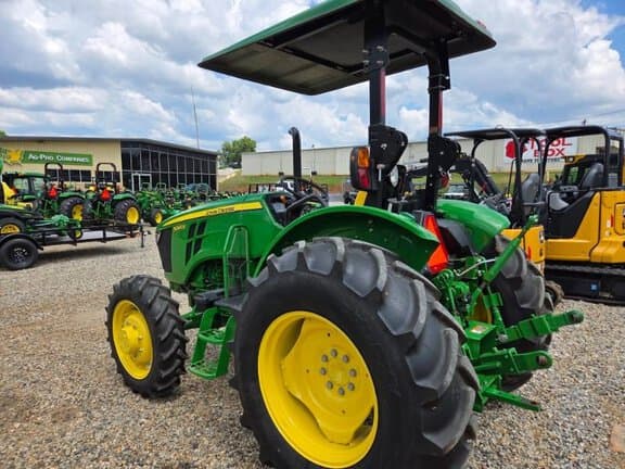 Image of John Deere 5065E equipment image 4