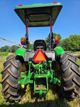 Image of John Deere 5065E equipment image 3