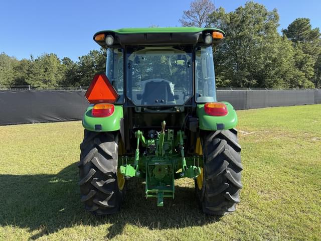 Image of John Deere 5065E equipment image 3