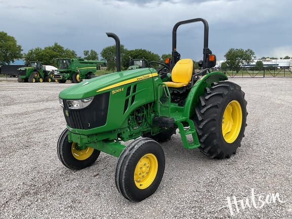 Image of John Deere 5065E equipment image 2