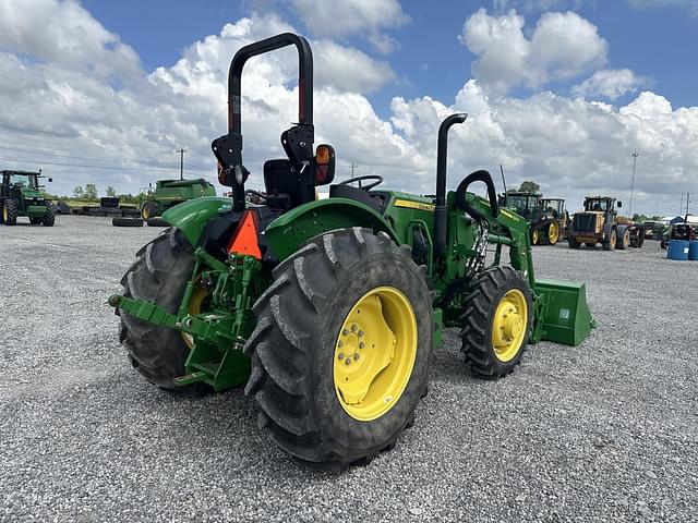Image of John Deere 5065E equipment image 4