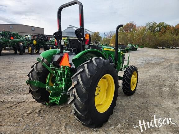 Image of John Deere 5065E equipment image 3