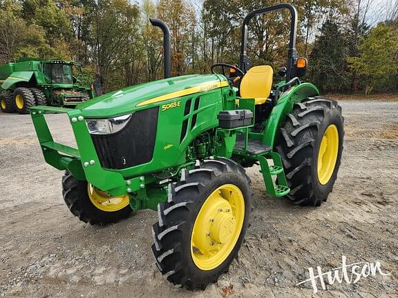 Image of John Deere 5065E equipment image 1