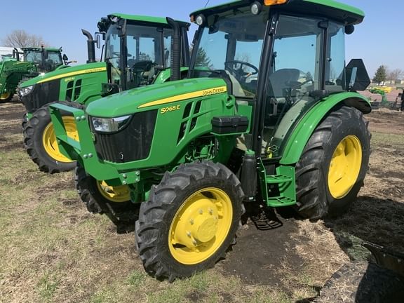 Main image John Deere 5065E
