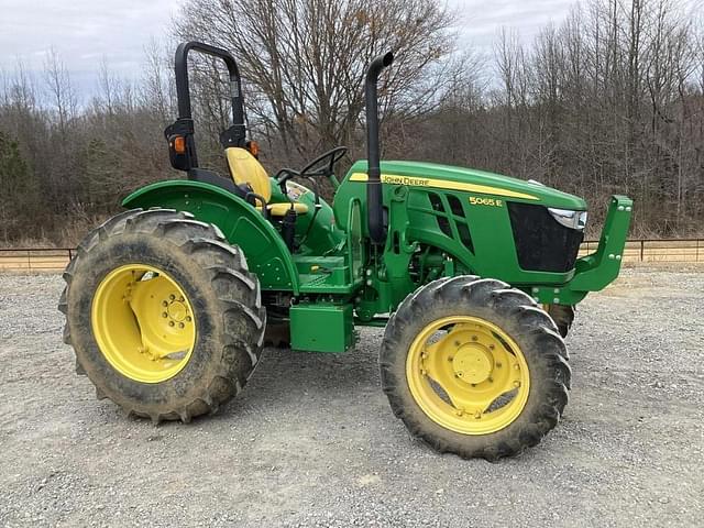 Image of John Deere 5065E equipment image 4