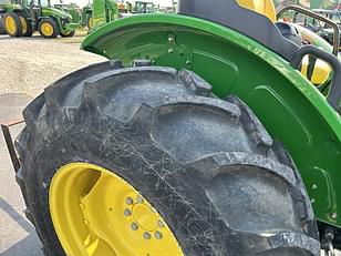 Main image John Deere 5075E 14