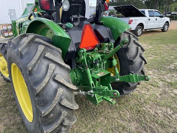 Image of John Deere 5075E equipment image 4