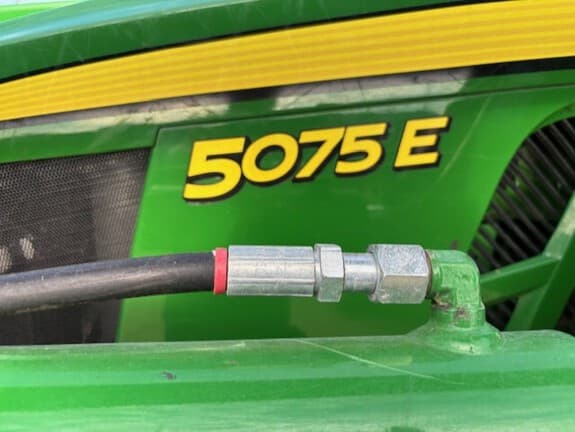 Image of John Deere 5075E equipment image 4
