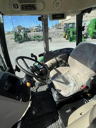 Image of John Deere 5075E equipment image 4