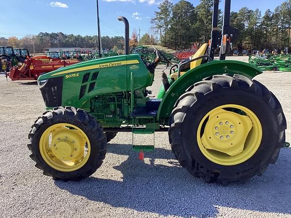 Image of John Deere 5075E equipment image 3