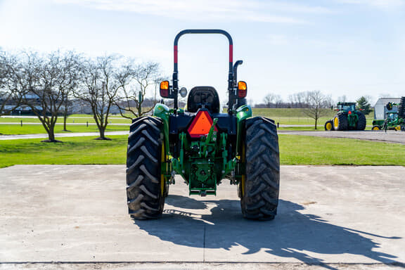 Image of John Deere 5075E equipment image 3