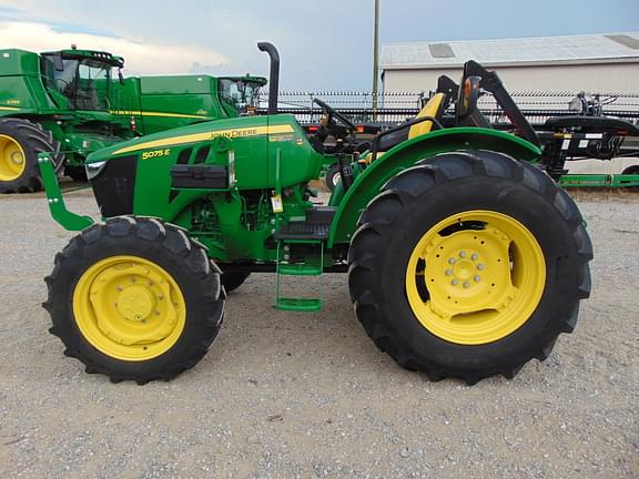 Image of John Deere 5075E equipment image 2