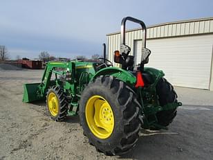 Main image John Deere 5075E 1