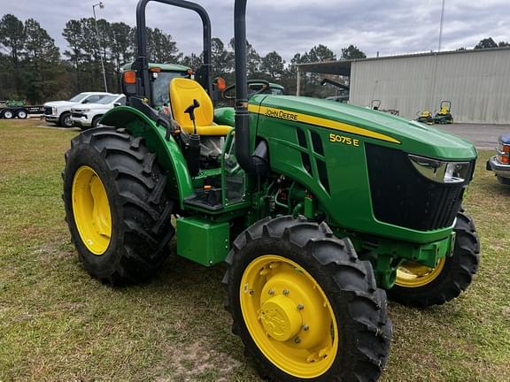 Image of John Deere 5075E equipment image 1