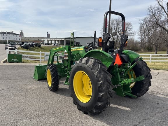 Image of John Deere 5075E equipment image 4