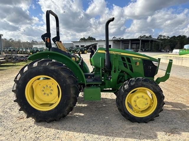 Image of John Deere 5075E equipment image 4