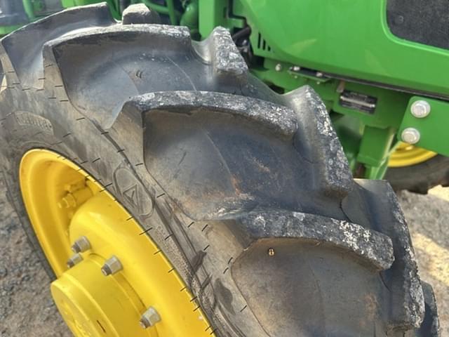 Image of John Deere 5075E equipment image 3