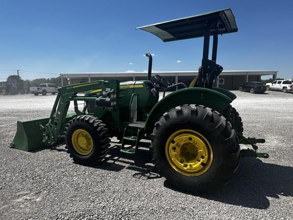 Image of John Deere 5075E equipment image 3