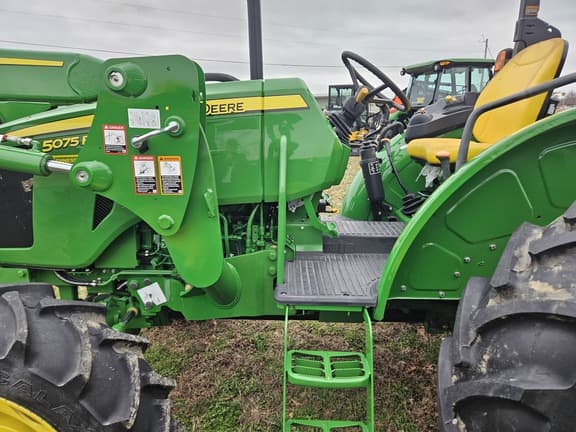 Image of John Deere 5075E equipment image 1