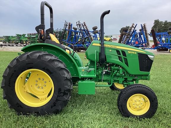 Image of John Deere 5075E equipment image 3