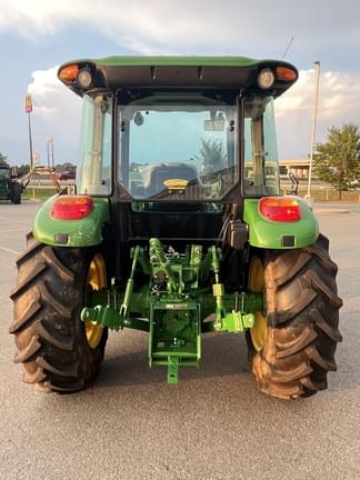 Image of John Deere 5075E equipment image 4