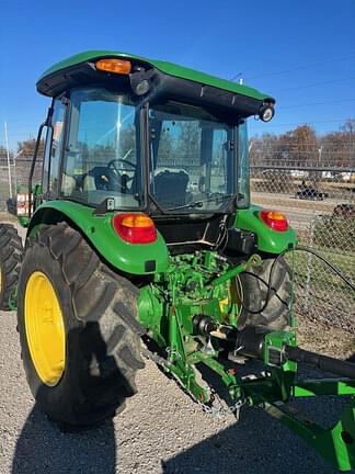 Image of John Deere 5075E equipment image 4