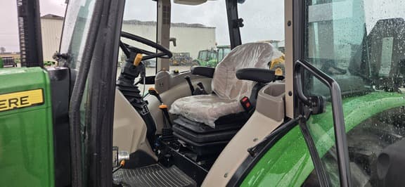 Image of John Deere 5075E equipment image 3